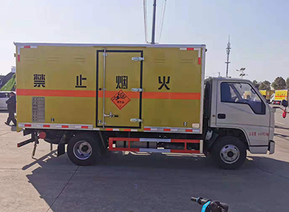 南朗镇爆破器材运输车